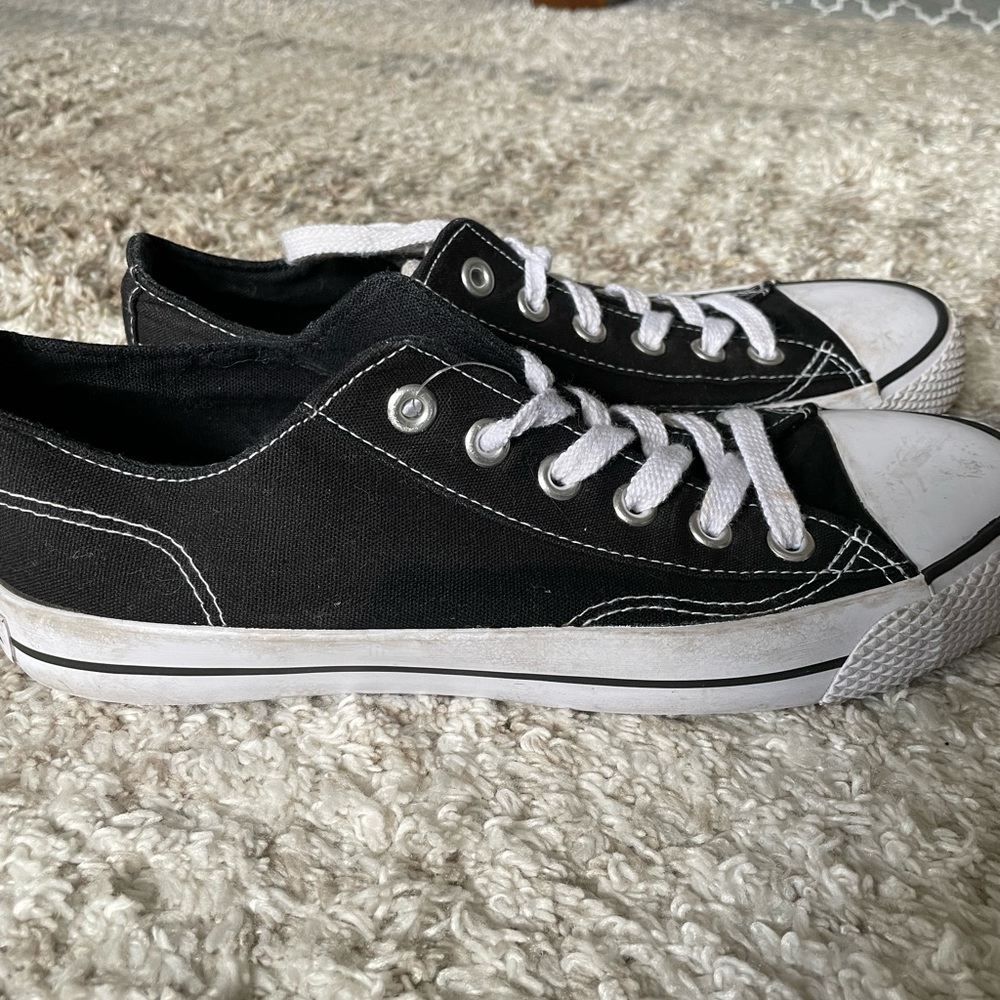Air walk/Converse Style Tennis Shoes, Black
